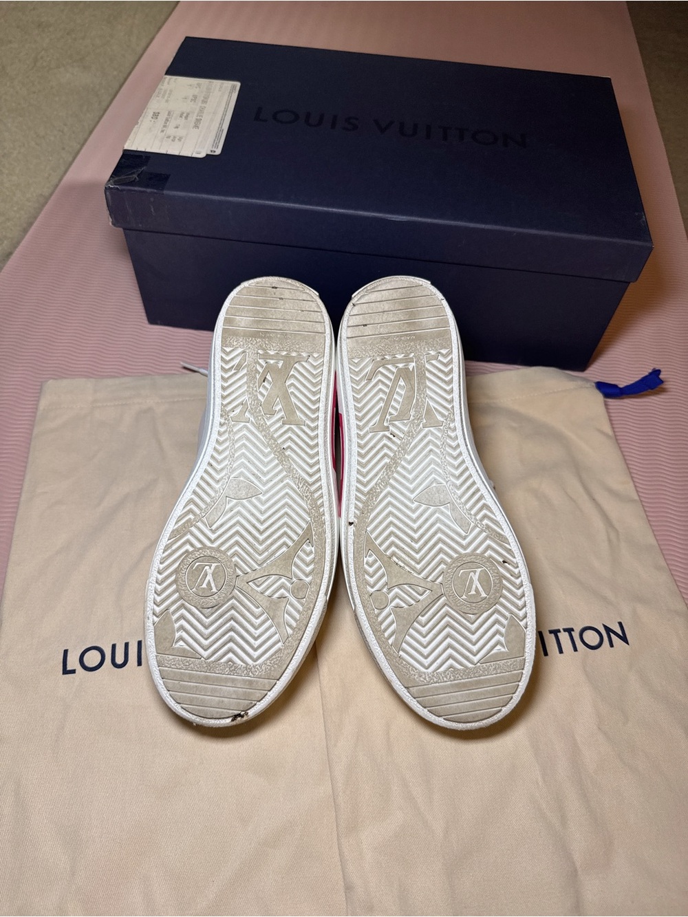Louis Vuitton White and Pink Low-Top Leather Sneakers - Picture 4 of 6